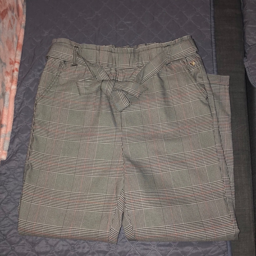 Brand new Guess plaid pant size Large.
